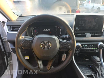 2025 Toyota RAV4 LE - miniatura 10