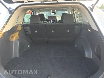 2025 Toyota RAV4 LE - miniatura 16