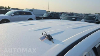 2025 Toyota RAV4 LE - miniatura 17