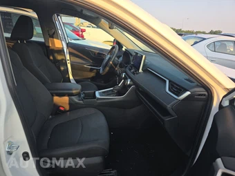 2025 Toyota RAV4 LE - miniatura 8