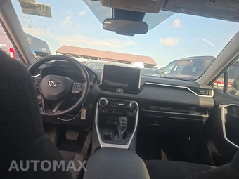 2025 Toyota RAV4 LE - miniatura 11