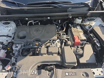 2025 Toyota RAV4 LE - miniatura 15