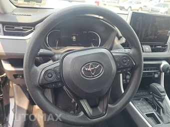 2025 Toyota RAV4 LE - miniatura 10