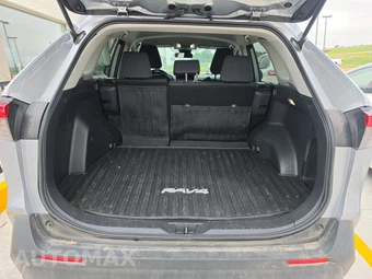 2025 Toyota RAV4 LE - miniatura 16