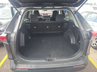 2025 Toyota RAV4 LE - miniatura 16