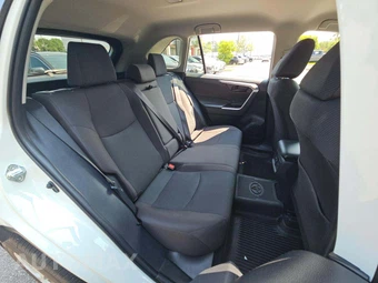 2025 Toyota RAV4 LE - miniatura 16