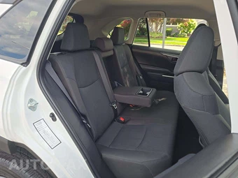 2025 Toyota RAV4 LE - miniatura 16