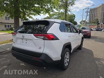 2025 Toyota RAV4 LE - miniatura 3