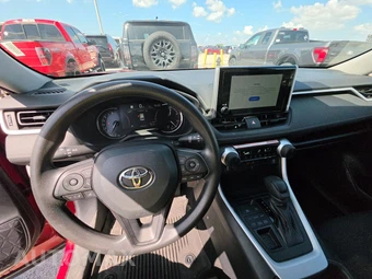 2025 Toyota RAV4 LE - miniatura 11