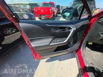 2025 Toyota RAV4 LE - miniatura 9