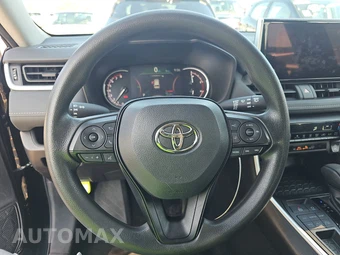 2025 Toyota RAV4 LE - miniatura 10