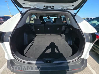 2025 Toyota RAV4 LE - miniatura 16