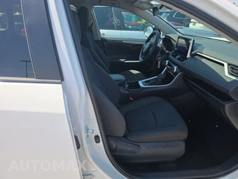 2025 Toyota RAV4 LE - miniatura 8