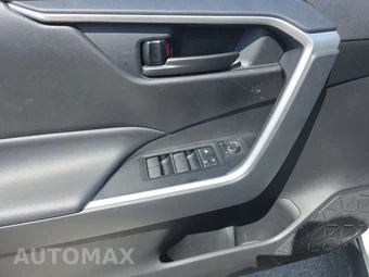 2025 Toyota RAV4 LE - miniatura 9