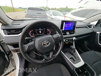 2025 Toyota RAV4 LE - miniatura 11