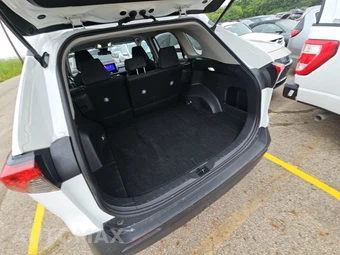 2025 Toyota RAV4 LE - miniatura 15