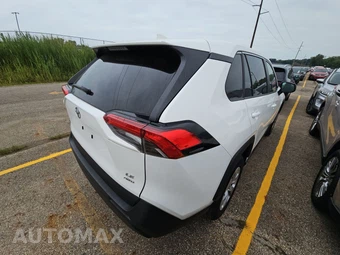 2025 Toyota RAV4 LE - miniatura 4