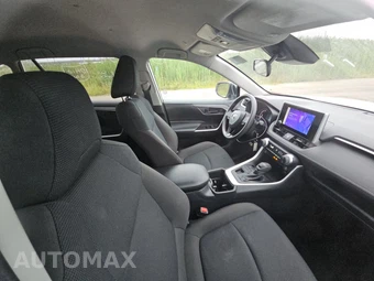 2025 Toyota RAV4 LE - miniatura 8