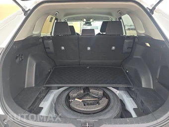 2025 Toyota RAV4 LE - miniatura 16