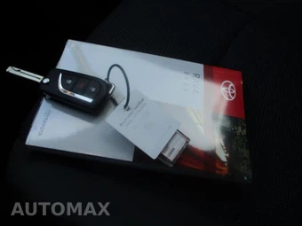 2025 Toyota RAV4 LE - miniatura 8