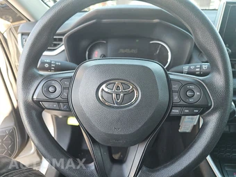 2025 Toyota RAV4 LE - miniatura 10