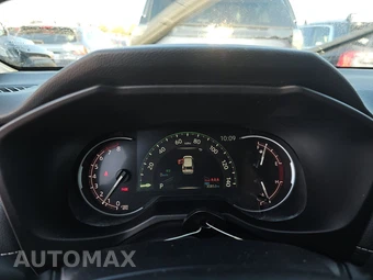 2025 Toyota RAV4 LE - miniatura 12