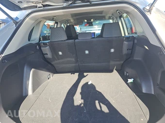 2025 Toyota RAV4 LE - miniatura 16