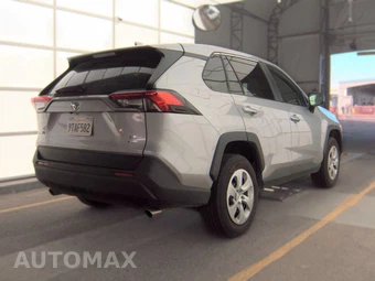 2025 Toyota RAV4 LE - miniatura 4