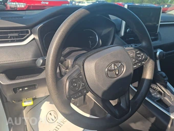 2025 Toyota RAV4 LE - miniatura 10