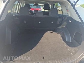2025 Toyota RAV4 LE - miniatura 16