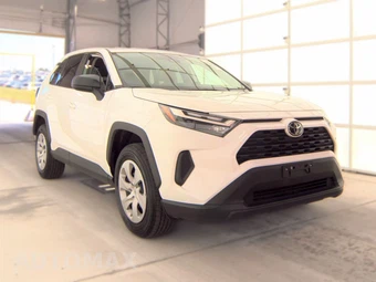 2025 Toyota RAV4 LE - miniatura 3