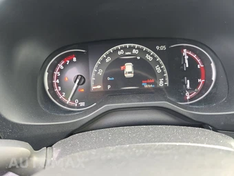 2025 Toyota RAV4 LE - miniatura 12