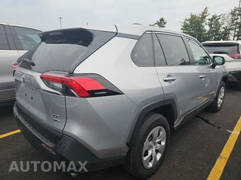 2025 Toyota RAV4 LE - miniatura 4