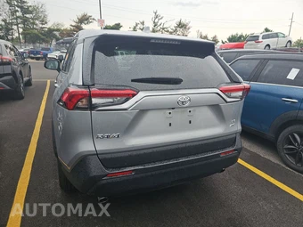 2025 Toyota RAV4 LE - miniatura 5