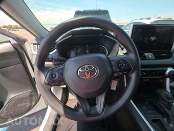 2025 Toyota RAV4 LE - miniatura 10