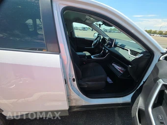 2025 Toyota RAV4 LE - miniatura 8