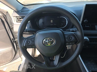 2025 Toyota RAV4 LE - miniatura 10