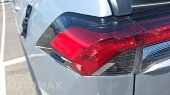2025 Toyota RAV4 LE - miniatura 21