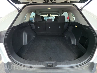 2025 Toyota RAV4 LE - miniatura 16