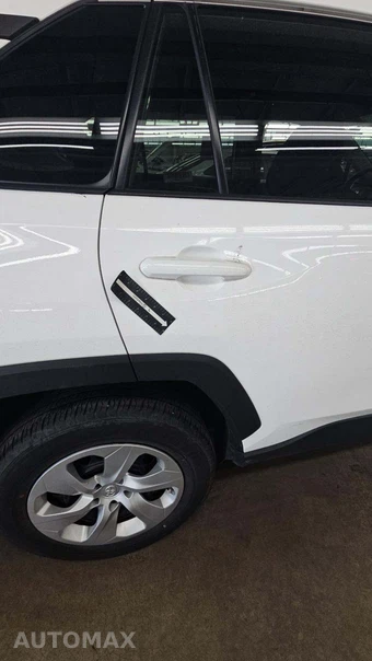 2025 Toyota RAV4 LE - miniatura 23