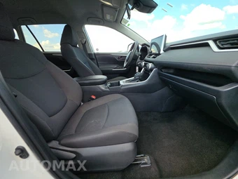 2025 Toyota RAV4 LE - miniatura 8
