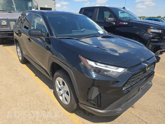 2025 Toyota RAV4 LE – miniatura 3
