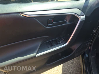 2025 Toyota RAV4 LE – miniatura 9
