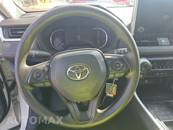 2025 Toyota RAV4 LE - miniatura 10