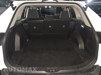 2025 Toyota RAV4 LE - miniatura 16