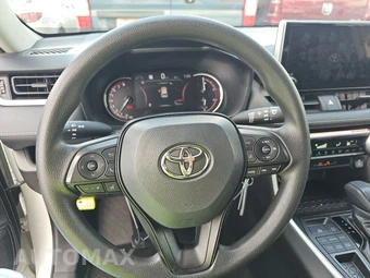 2025 Toyota RAV4 LE - miniatura 10