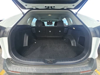 2025 Toyota RAV4 LE - miniatura 16