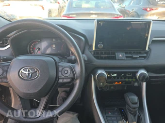 2025 Toyota RAV4 LE - miniatura 11