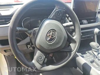 2025 Toyota RAV4 LE - miniatura 10