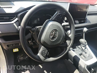 2025 Toyota RAV4 LE - miniatura 11